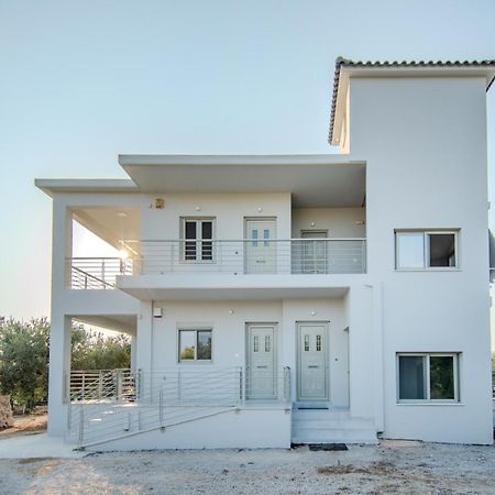 Alonakia Home Suites Filiatra Exterior photo